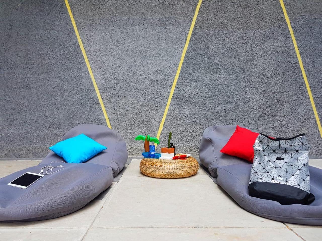 Nomad Hostel Kemang Jakarta Exterior foto