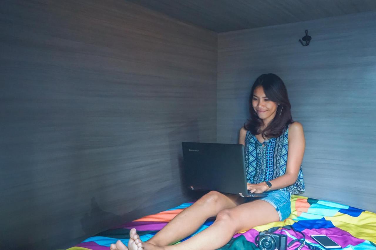 Nomad Hostel Kemang Jakarta Exterior foto