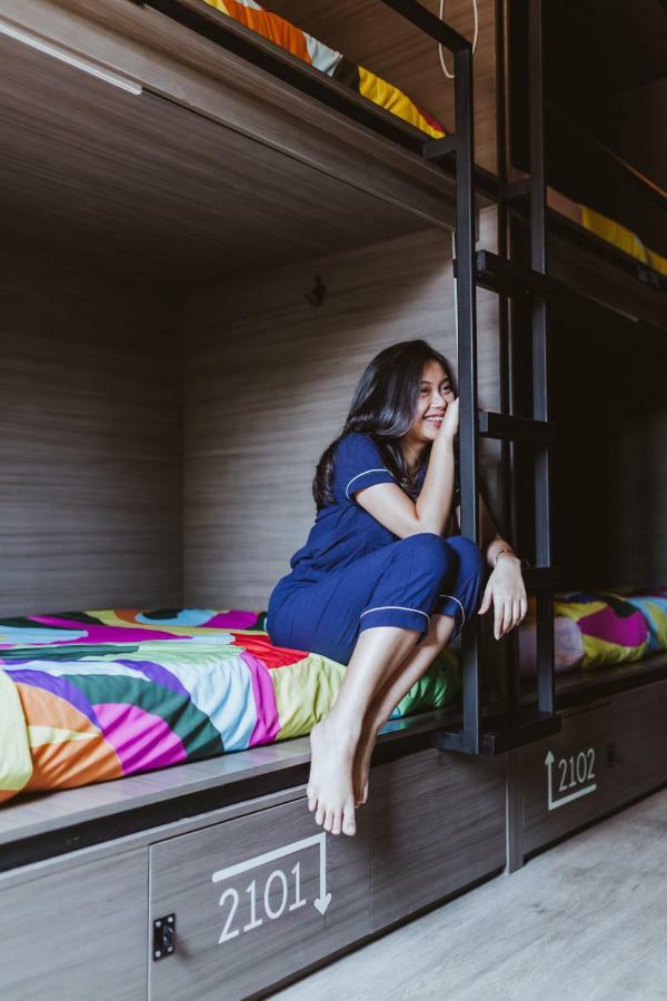 Nomad Hostel Kemang Jakarta Exterior foto